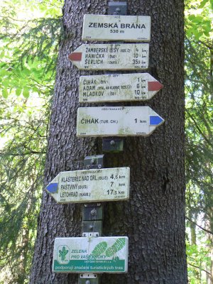 1_turisticke_znaceni_Zemska brana_u kamenneho mostu.JPG