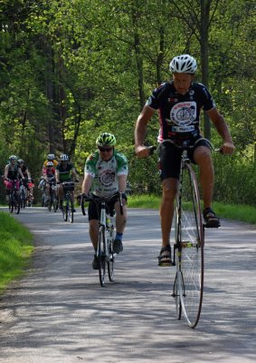 Josef Zimovcak v cele pelotonu-1.jpg