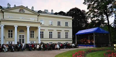 Novy Zamek_akce_koncert Pavla Sporcla.JPG