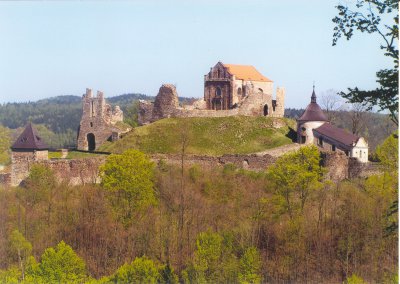 OHP_hrad Potstejn_jaro 2.jpg