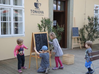 Toniova kavarna_i pro deti 1.JPG