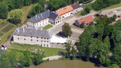 Tvrz Orlice_arel s hotelem letecky 01.jpg