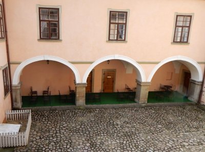 nadvori zamku2.jpg