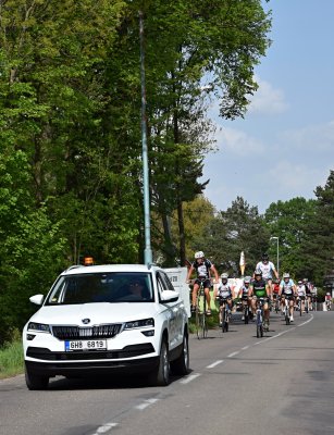 peloton a doprovodne vozidlo Matrix Automotive.jpg
