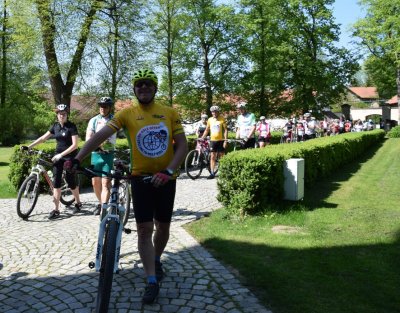 prijezd pelotonu na zamek Doudleby 2.jpg