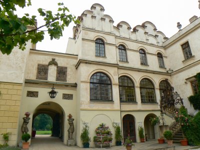 z_Castol_nadvori 1.JPG