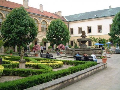zamek-castolovice-nadvori 3.jpg