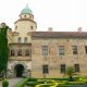 <p>Parková úprava u vstupu do zámku Častolovice. </p>